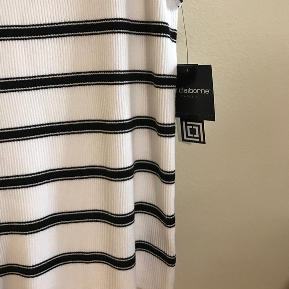 Sleek and sexy turtleneck 💕 - Picture 4 of 4